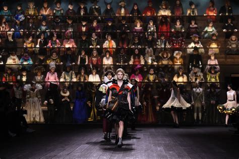 how to watch louis vuitton show